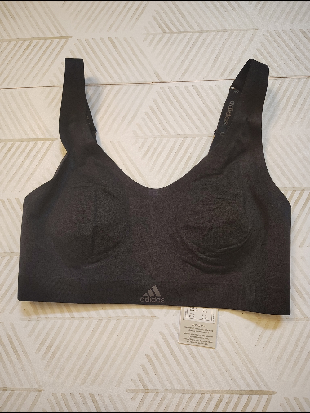 Adidas Women’s Black Seamless Sports Bra Adjustable Straps Size Small Nwt
